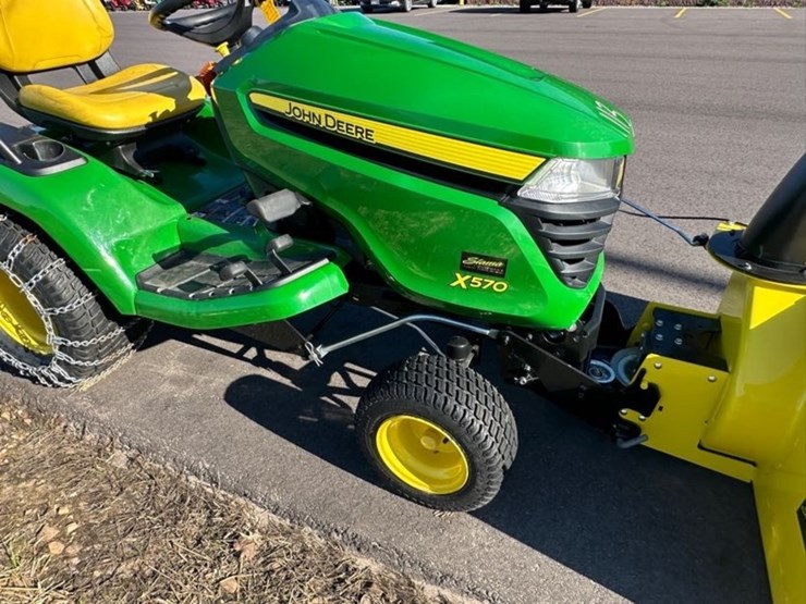 2024-john-deere-x570-image-5