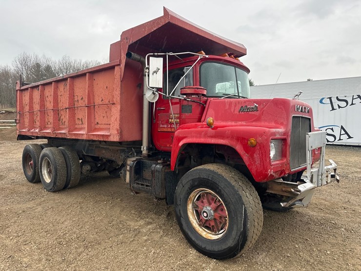 1983-mack-dm686s-image-7