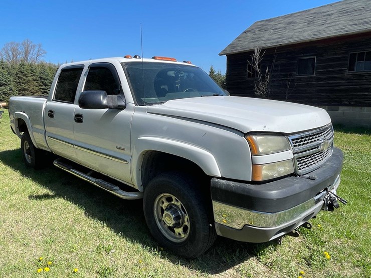 #7046-•-2005-chevrolet-duramax-(has-wi-title)-image-3