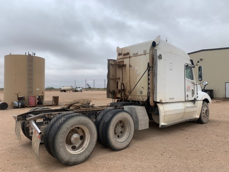 2008-freightliner-columbia-120-image-5