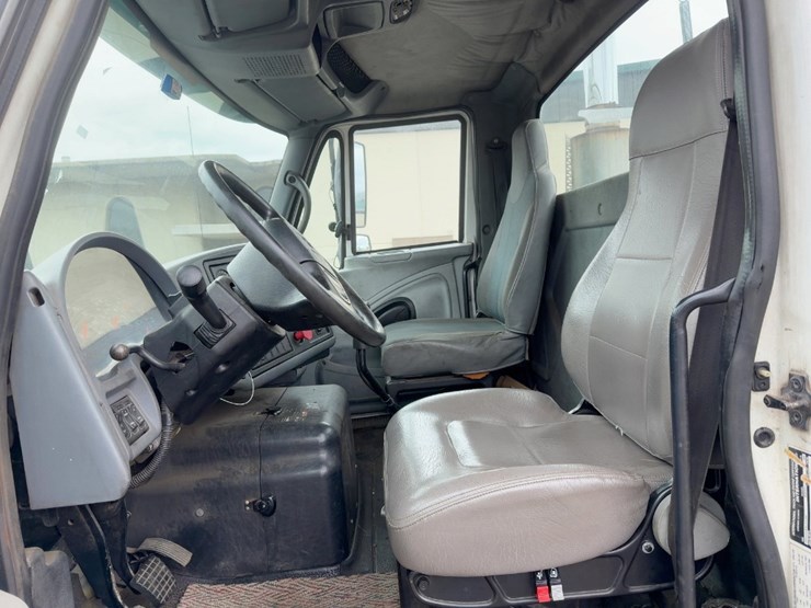 2005-international-8600-image-22