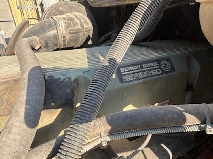 #139-•-2006-freightliner-columbia-day-cab-semi-truck-image-10