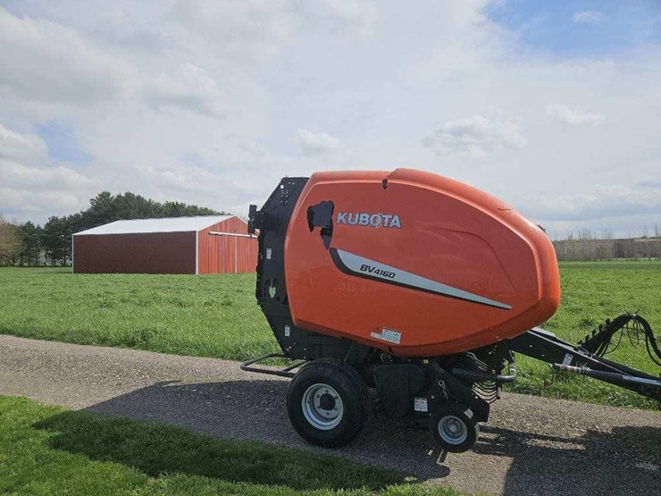 #145-•-2017-kubota-bv4160f-round-baler-image-4