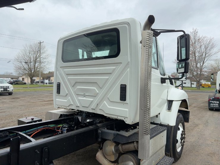 2016-international-7400-image-16