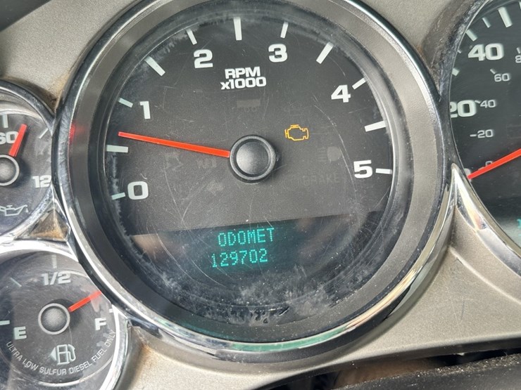 2013-chevrolet-3500hd-image-18