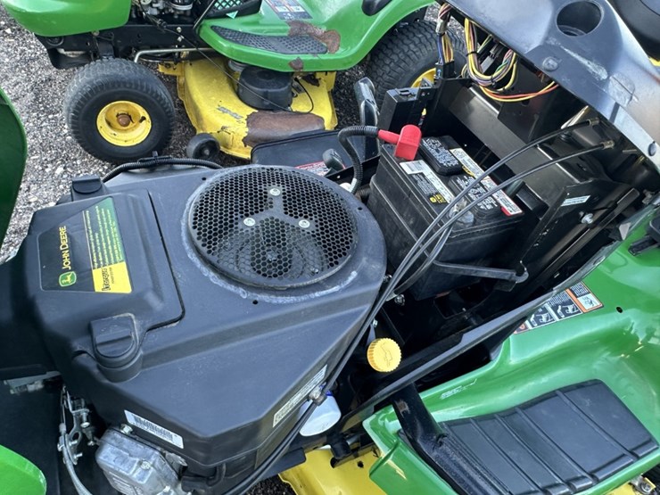 2014-john-deere-x320-image-12