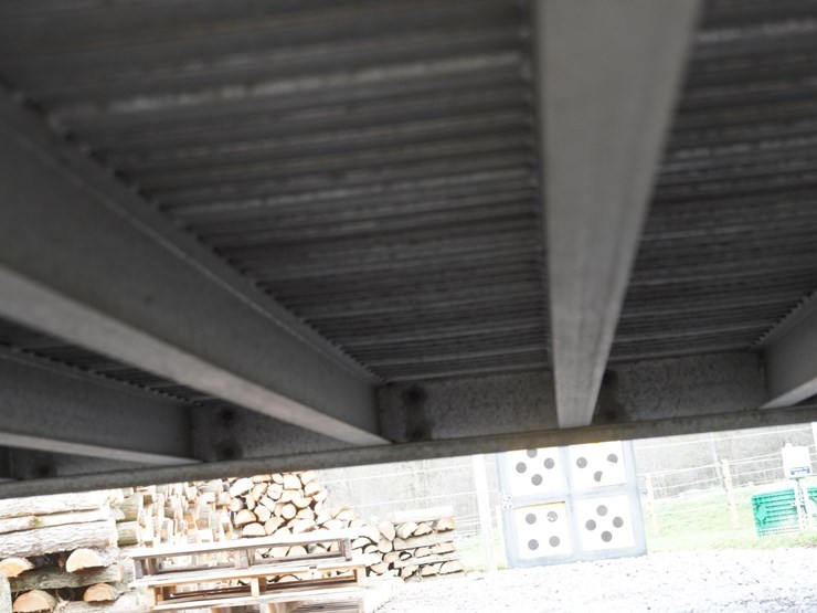 #142-•-1999-exiss-3-slant-aluminum-6-horse-capacity-trailer-image-48