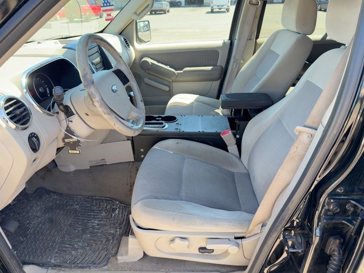 2007-ford-explorer-xlt-image-17