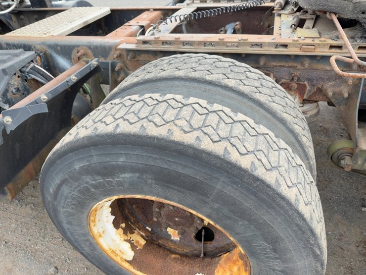 2005-international-8600-image-18