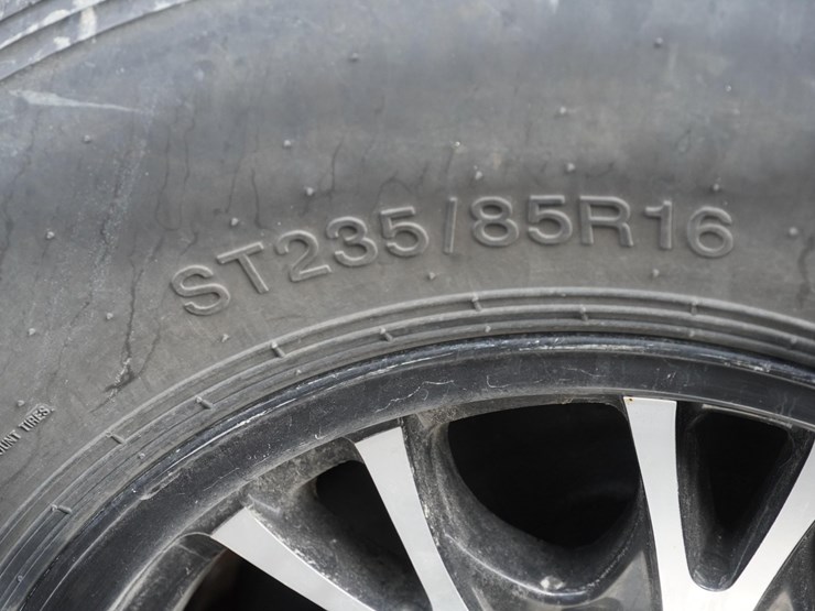 #142-•-1999-exiss-3-slant-aluminum-6-horse-capacity-trailer-image-45