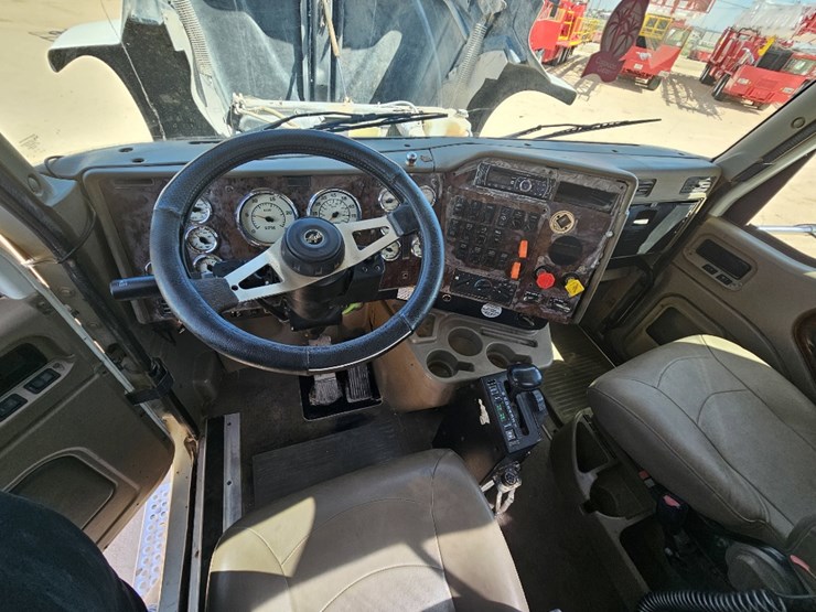 2007-caterpillar-c13-image-7