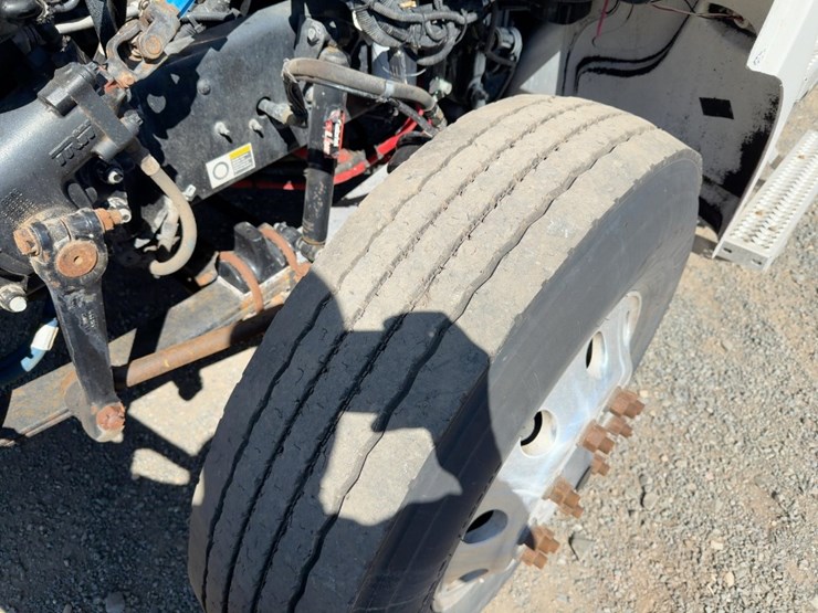 2014-peterbilt-337-image-10