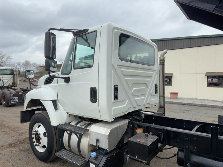 2016-international-7400-image-12