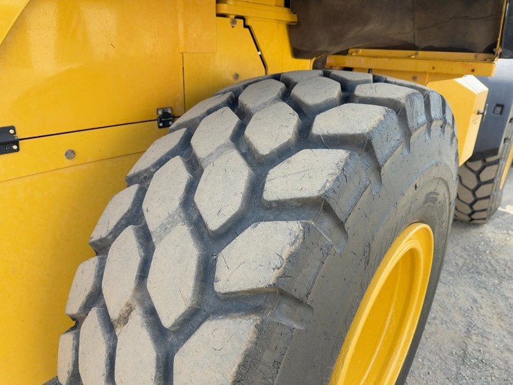 2017-caterpillar-926m-image-14