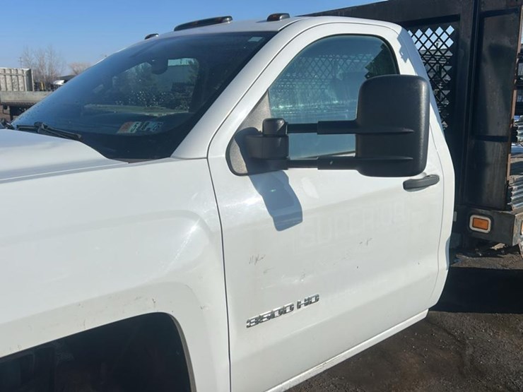 2017-chevrolet-silverado-3500hd-image-16