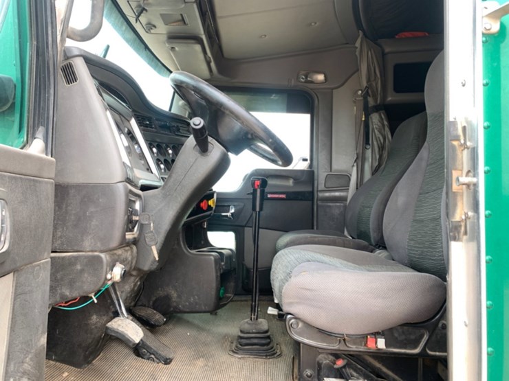 2010-kenworth-t660-image-10