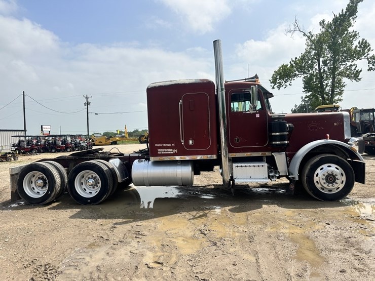 1981-peterbilt-359-image-4