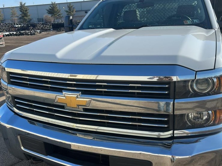 2017-chevrolet-silverado-3500hd-image-12
