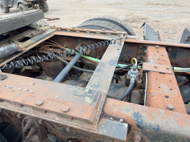 2005-international-8600-image-13