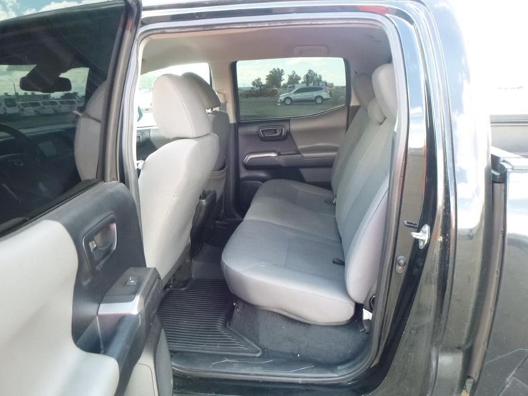 2018-toyota-tacoma-image-12