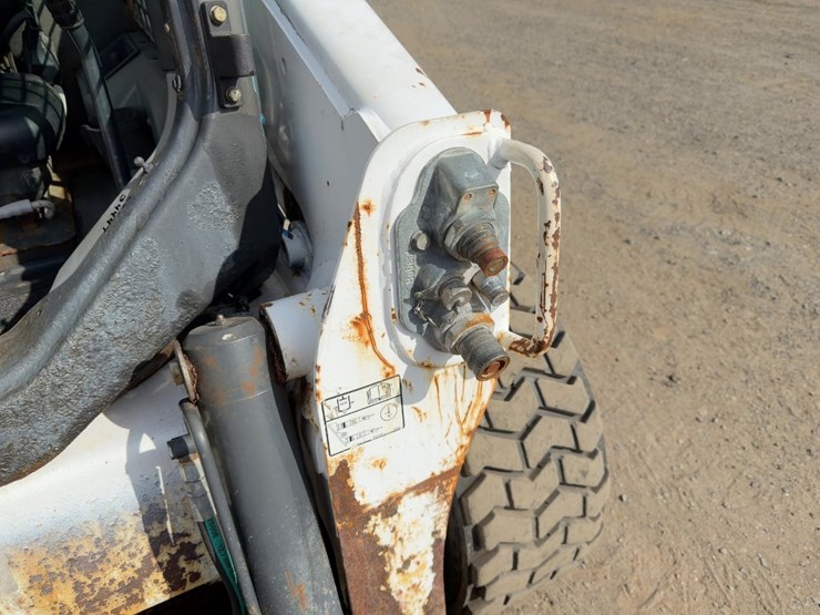 2015-bobcat-s650-image-11
