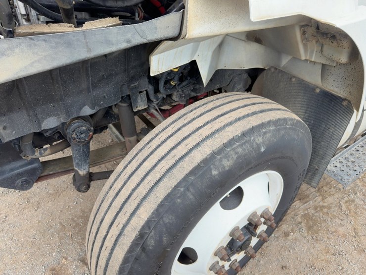 2016-international-7400-image-9