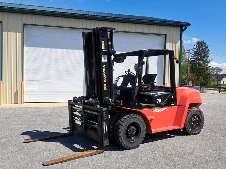 #111-•-2022-hancha-cpcd70-xw65g-forklift-image-1