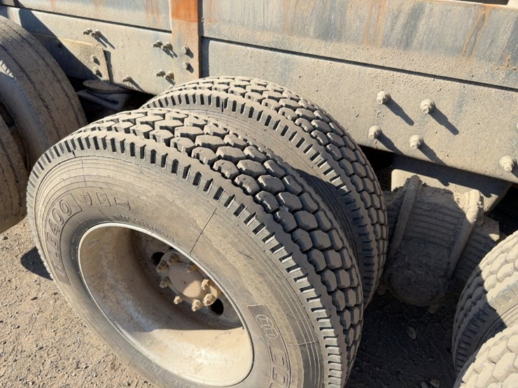 2010-mack-granite-gu713-image-17