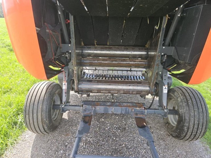 #145-•-2017-kubota-bv4160f-round-baler-image-7