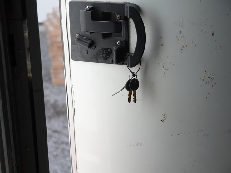 #142-•-1999-exiss-3-slant-aluminum-6-horse-capacity-trailer-image-32