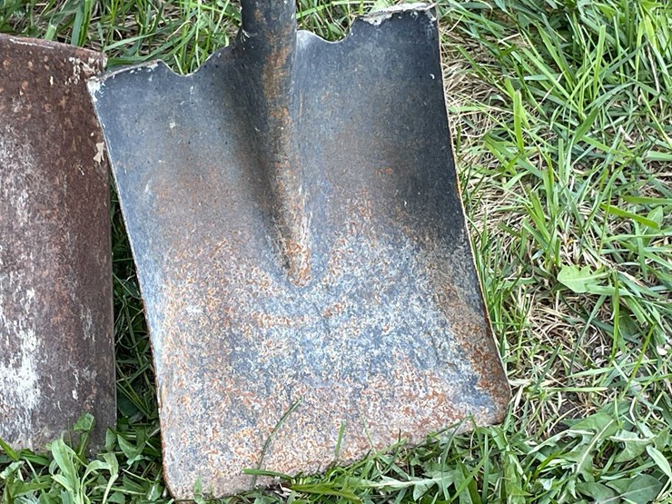 #7442-•-flat-shovels-image-3