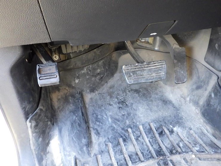 2017-chevrolet-2500hd-image-29