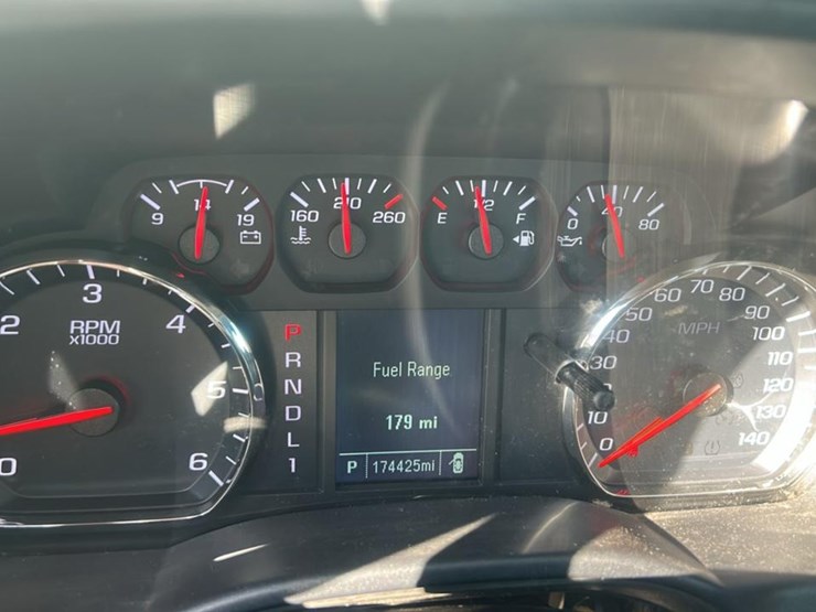 2017-chevrolet-silverado-3500hd-image-10