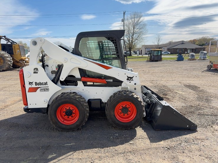 2017-bobcat-s650-image-6