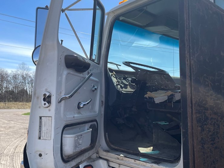 1996-cummins-m11-image-109