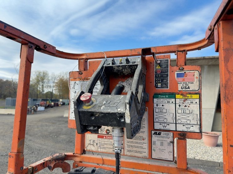 2010-jlg-2630es-image-9