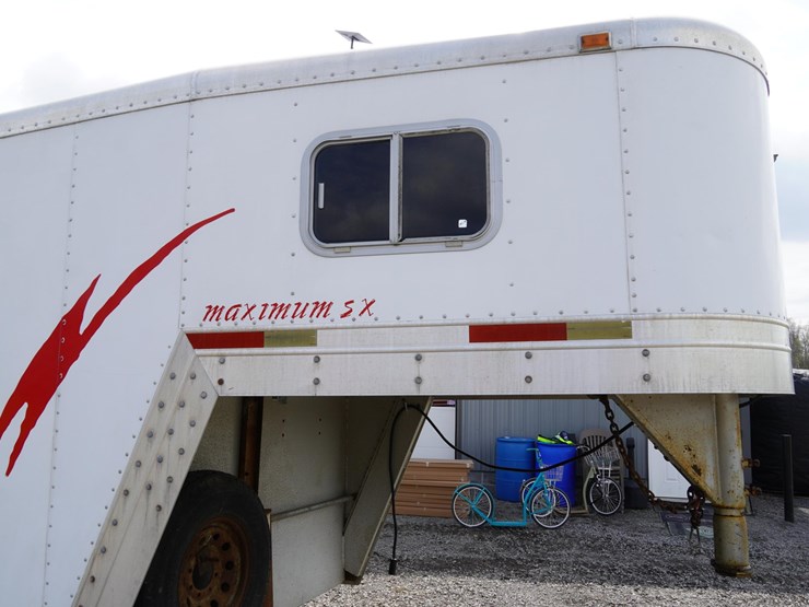 #142-•-1999-exiss-3-slant-aluminum-6-horse-capacity-trailer-image-88