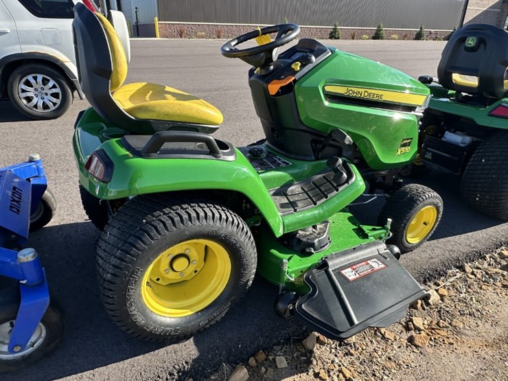 2024-john-deere-x570-image-3