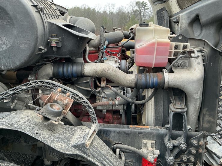 #137-•-2009-volvo-isx-semi-truck-image-13