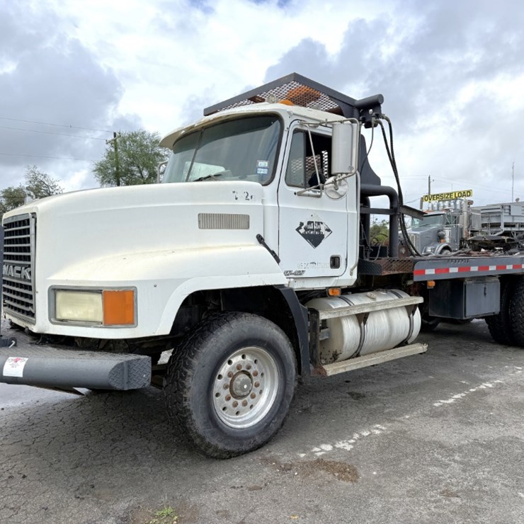 1999 MACK CH613