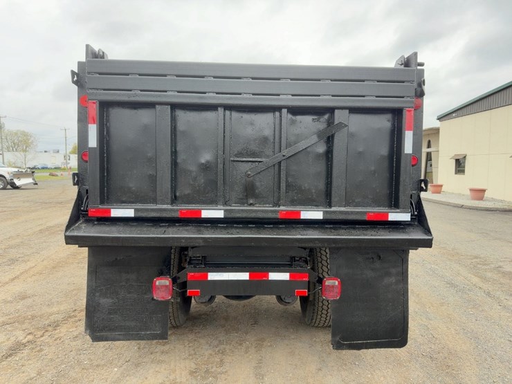 2016-international-7400-image-4