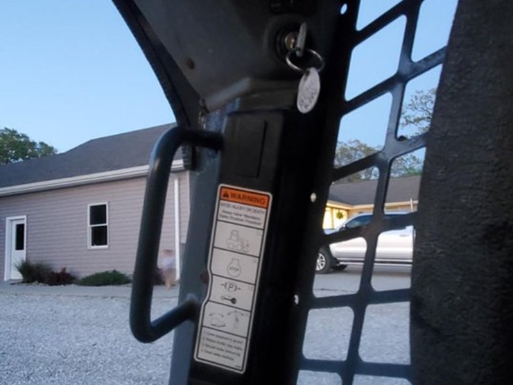 2015-gehl-r220-image-9