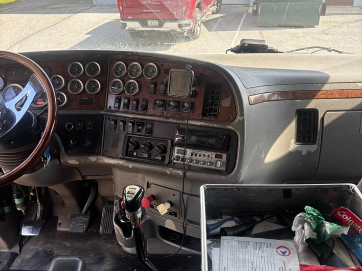 2008-peterbilt-387-image-10