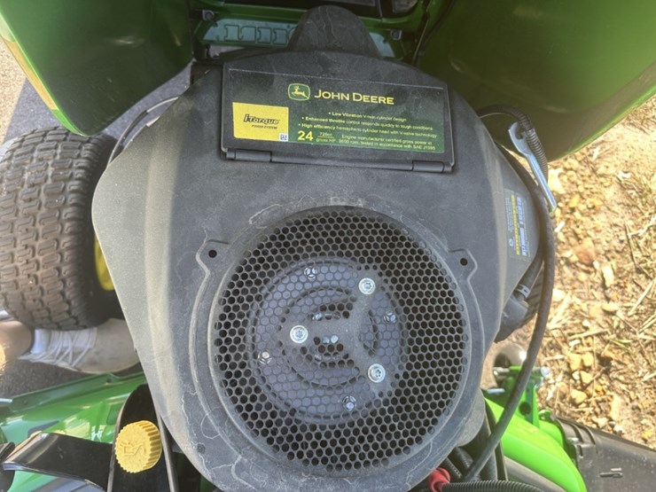 2024-john-deere-x570-image-12