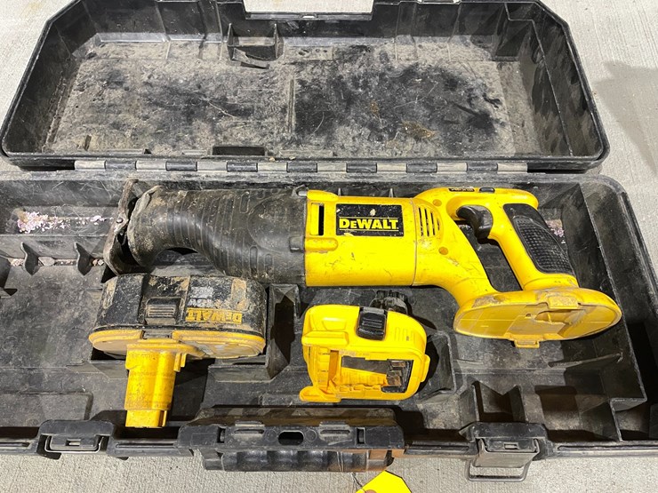 #5048-•-(2)-dewalt-reciprocating-saws-image-9