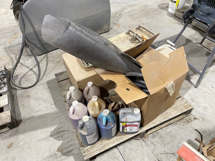 #5052-•-pallet-of-concrete-supplies-image-2
