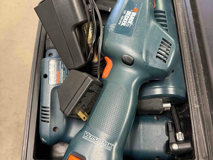 black-&-decker-cordless-tool-kit-image-2