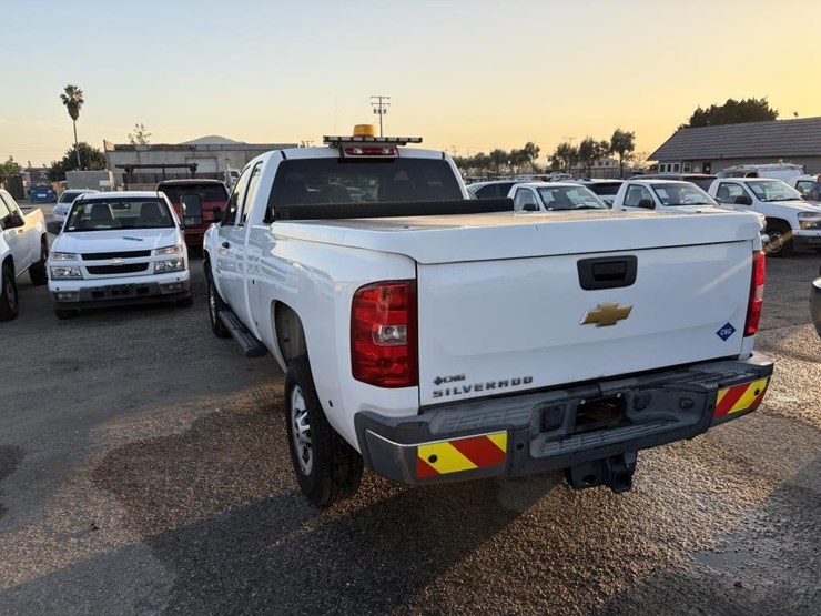 2013-chevrolet-2500-image-2