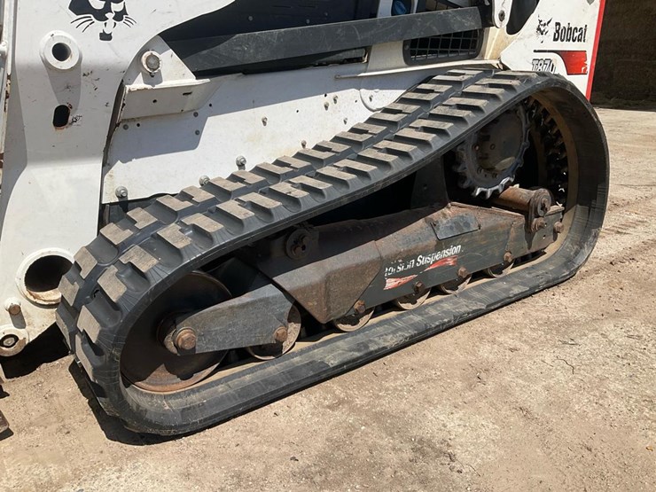 2021-bobcat-t870-image-24