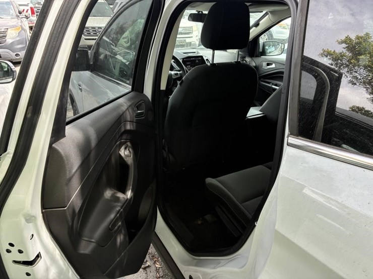 2013-ford-escape-se-image-11